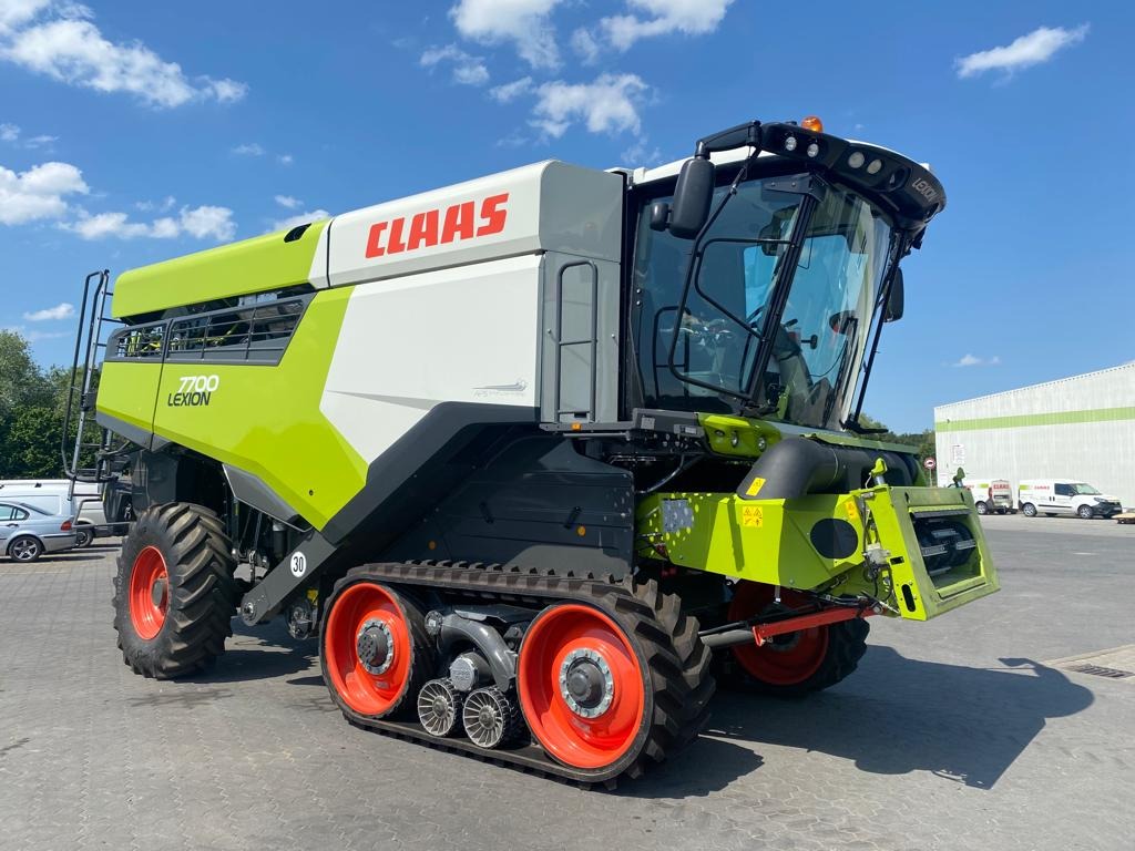 CLAAS Lexion 7700 TT + Vario 1080 - Combine harvester