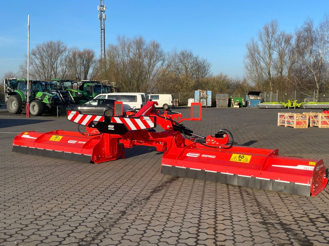 Maschio Delta 8300 Butterfly - Technika sadownicza + technika uprawy winorośli - Mulczer + rozdrabniacz