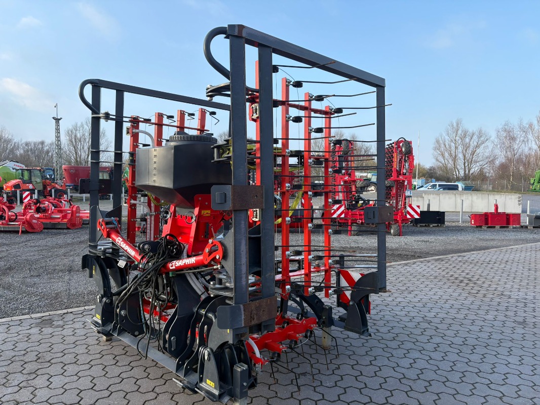 Saphir GS 603 Grünlandstrigel mit Nachsaatgerät *Vorführ* - Grassland technology + Forage harvesting technology - Harrow with reseeding device