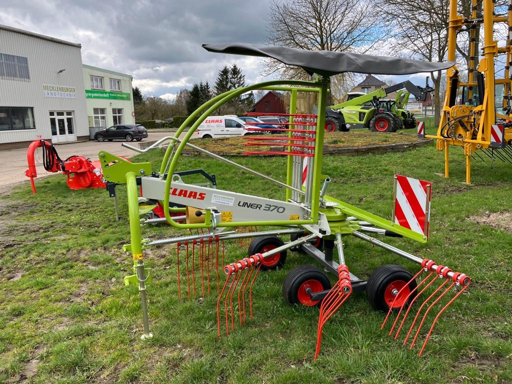 CLAAS Liner 370 Tandem - Tecnología de pastoreo + tecnología de cosecha de forraje - Rastrillo