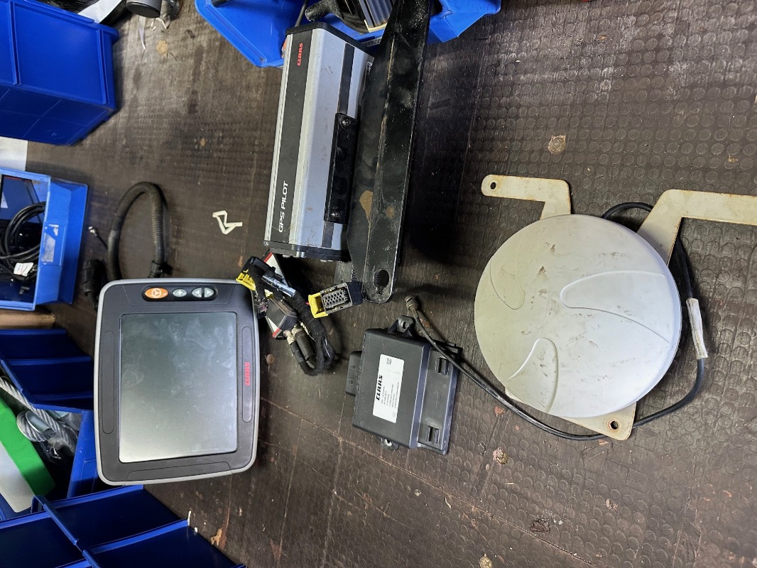 CLAAS GPS Lenksystem mit S 10 Terminal - Accesorios para tractores - Otros accesorios para tractores