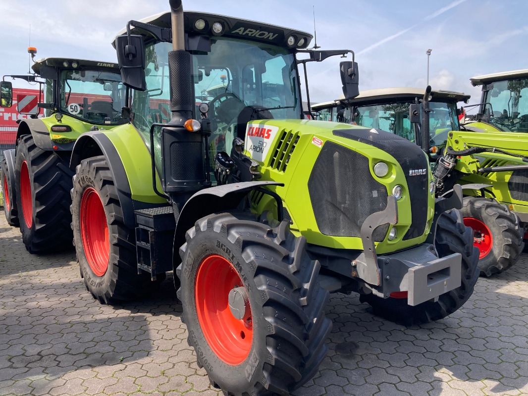 CLAAS Arion 510 - Tractor