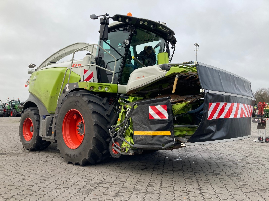 CLAAS Jaguar 960 Allrad mit Orbis 750 - Forage Harvester