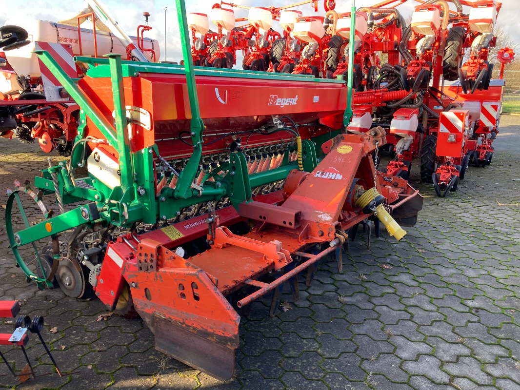 Regent 3m Kuhn mit Regent Drillmaschine - Technique de semis - Combinaison de semoirs