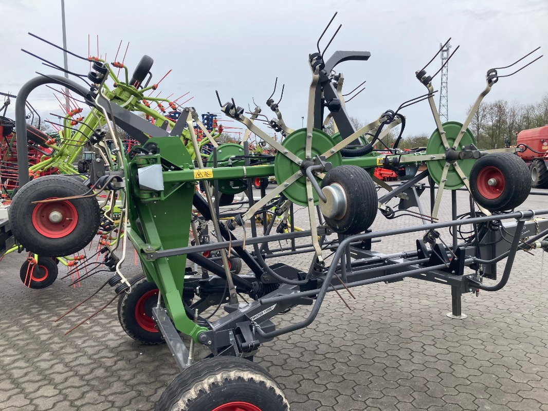 Fendt Twister 11008 T - Grassland technology + Forage harvesting technology - Rotary haymaker