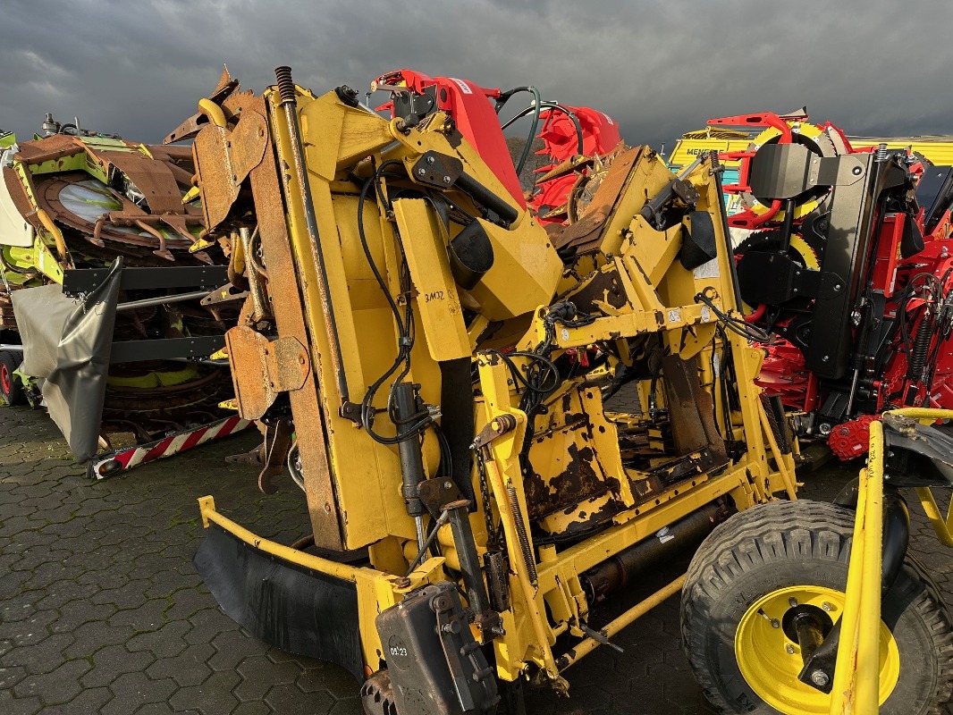 New Holland 750 SFIE     Kemper - Forage harvester attachments - Corn Bite