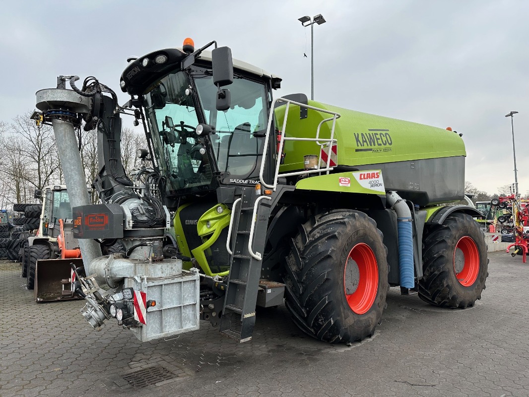 CLAAS Xerion 4000 Saddle Trac - Traktor