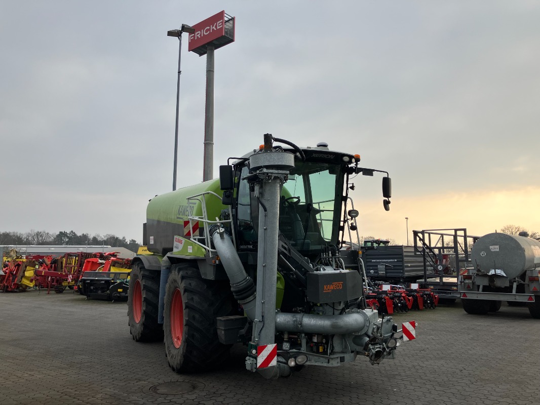 CLAAS Xerion 4200 Saddle TRAC-Stage V - Traktor