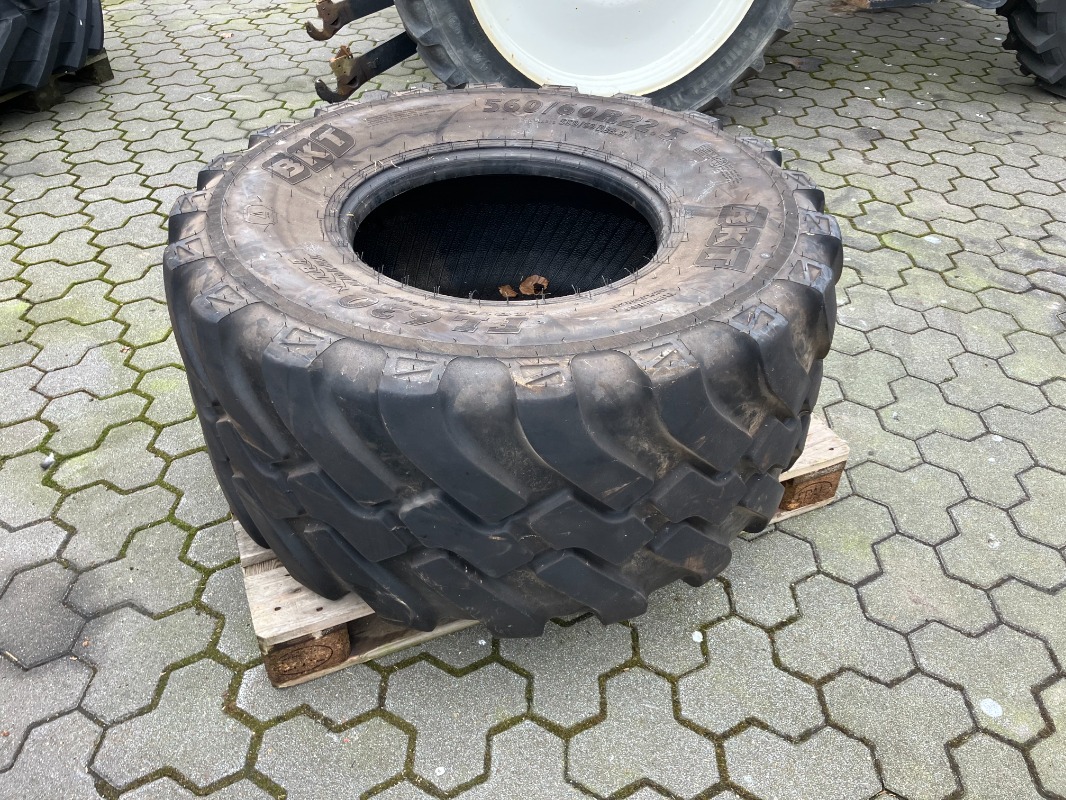 BKT 560/60 R22.5 FL 630 - Ruedas/neumáticos/llantas - Neumáticos