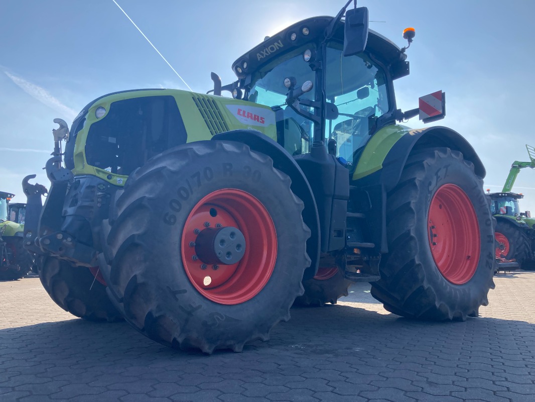 CLAAS Axion 870 Cmatic Cebis Touch - Traktor